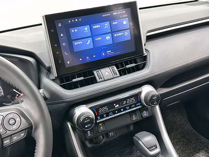 Фото 10 - Toyota RAV4