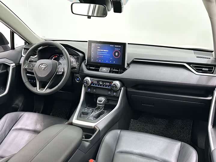 Фото 11 - Toyota RAV4