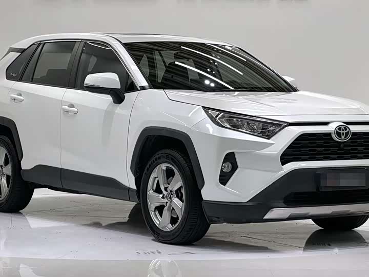 Фото 2 - Toyota RAV4