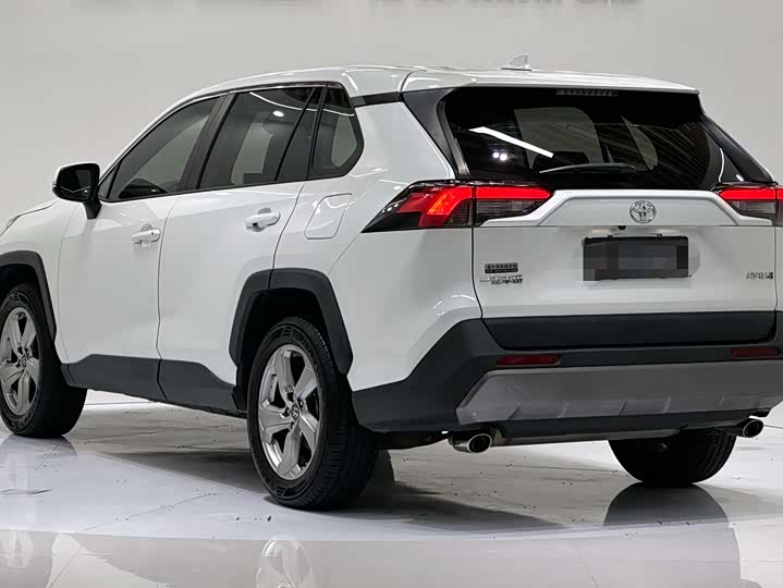 Фото 4 - Toyota RAV4