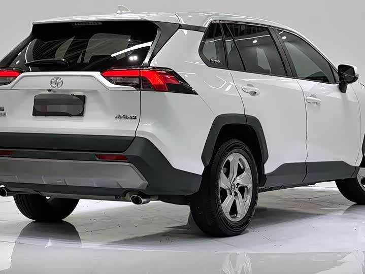 Фото 5 - Toyota RAV4