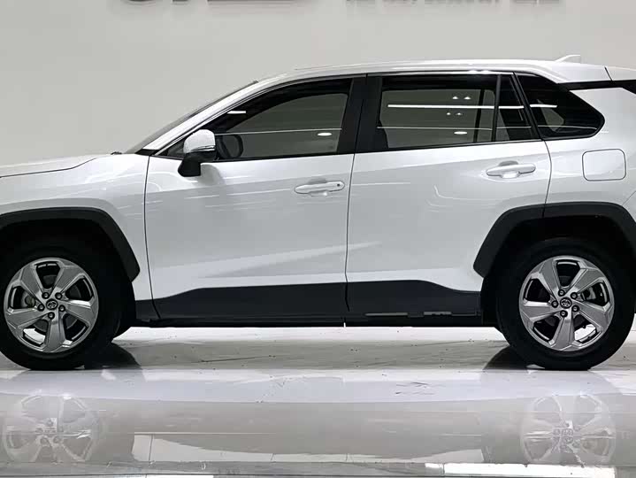 Фото 7 - Toyota RAV4