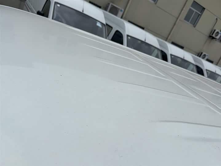 Фото 15 - Maxus V70