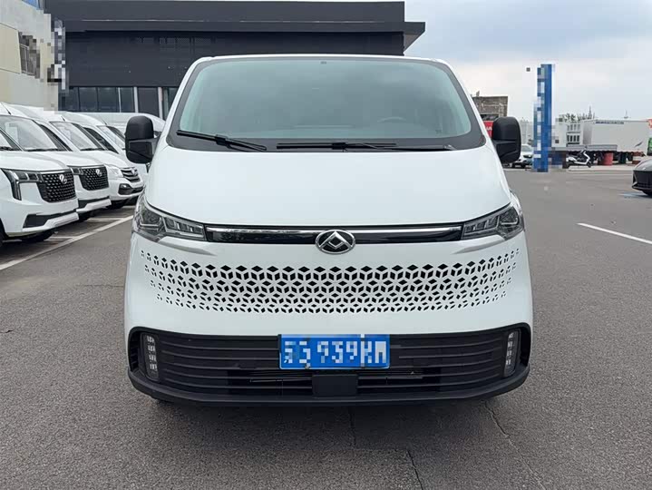 Фото 6 - Maxus V70