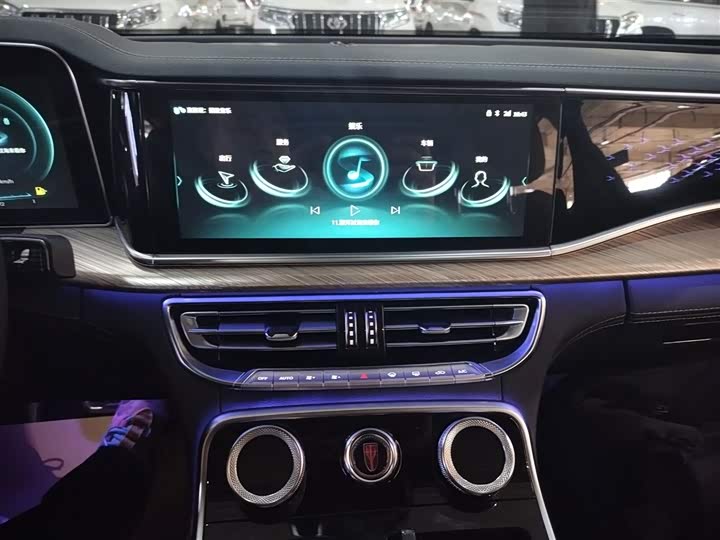 Фото 13 - Hongqi H9