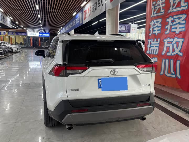 Фото 3 - Toyota RAV4