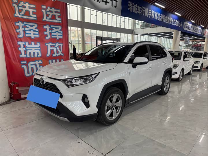 Фото 5 - Toyota RAV4