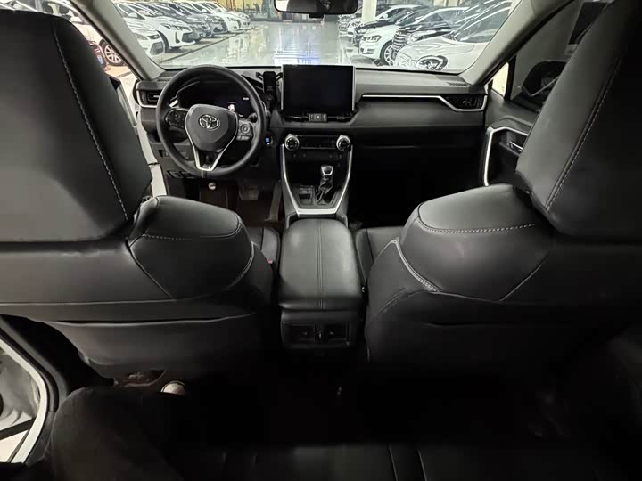 Фото 6 - Toyota RAV4