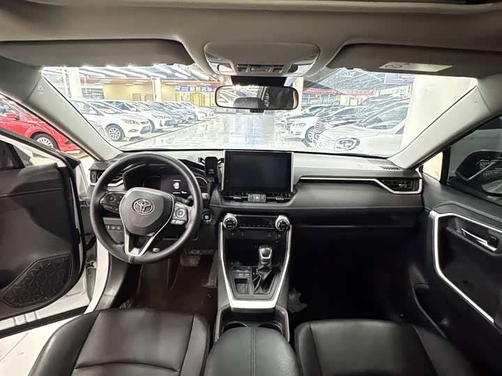 Фото 7 - Toyota RAV4