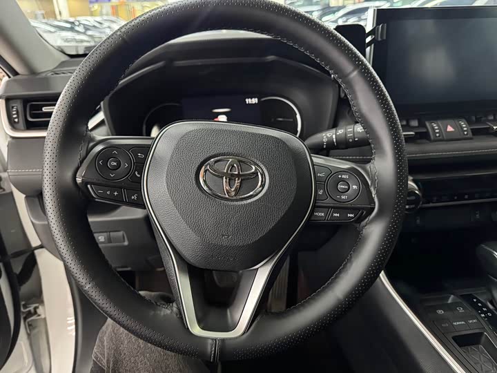 Фото 9 - Toyota RAV4