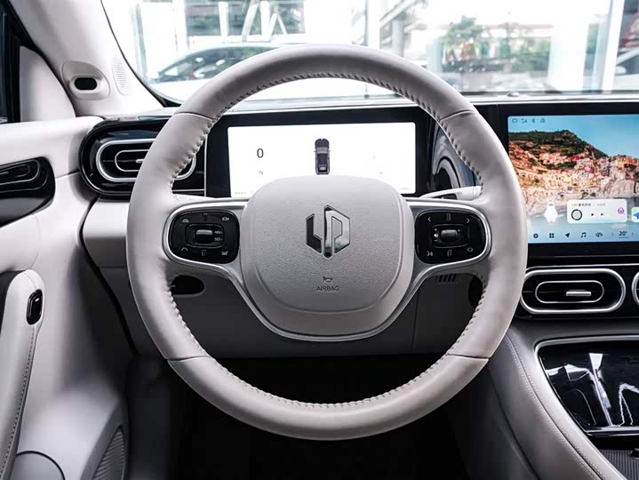 Фото 10 - Leapmotor C11