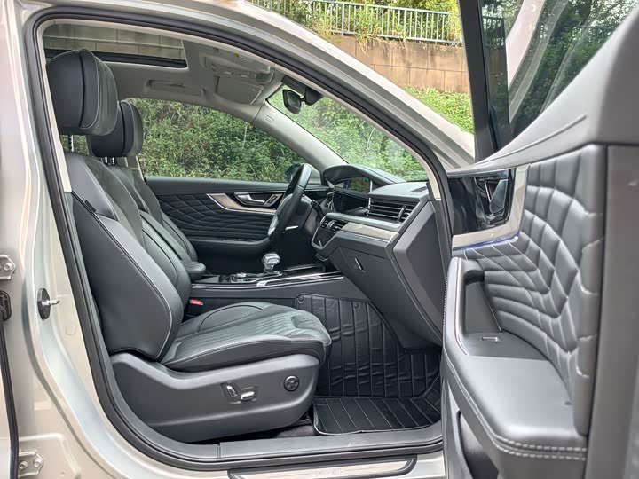 Фото 13 - Hongqi HS5