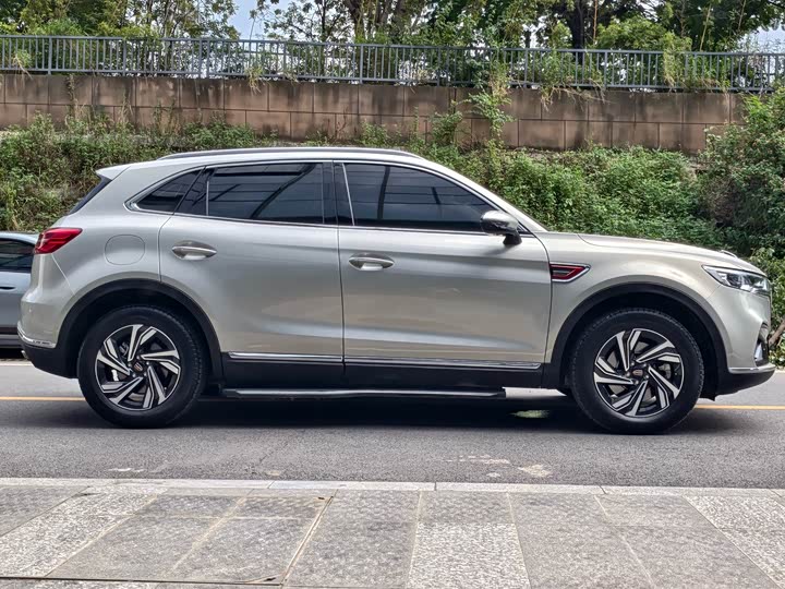 Фото 7 - Hongqi HS5