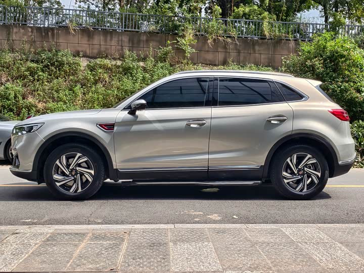 Фото 8 - Hongqi HS5