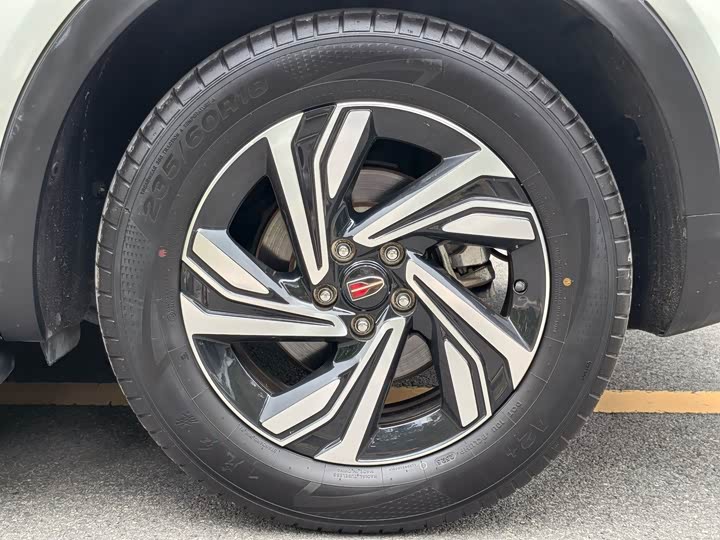 Фото 9 - Hongqi HS5