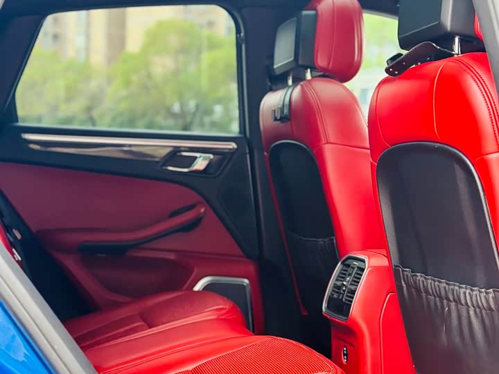 Фото 10 - Porsche Macan