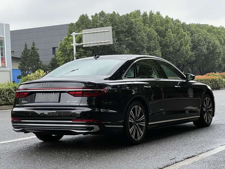 Фото 6 - Audi A8