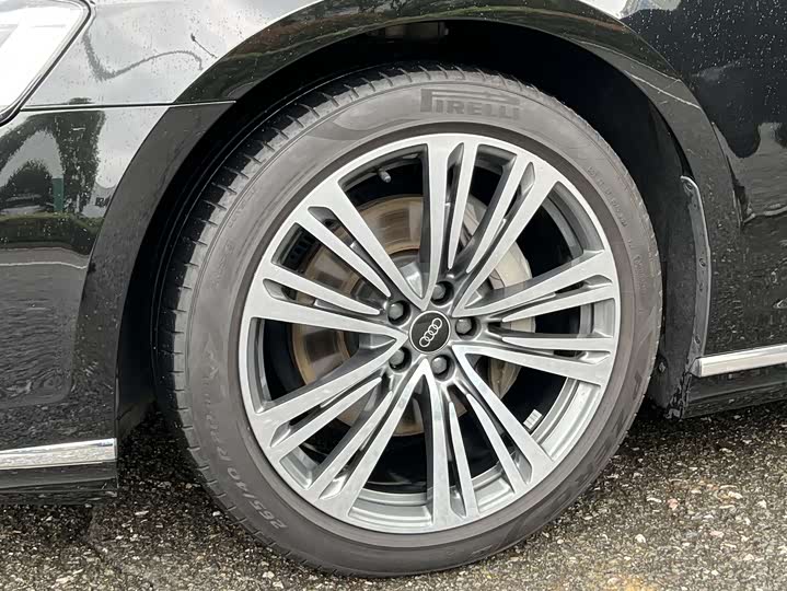 Фото 7 - Audi A8