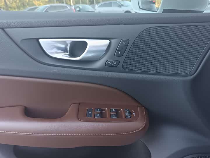 Фото 10 - Volvo S60