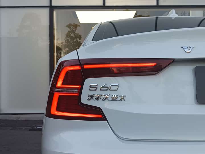 Фото 11 - Volvo S60