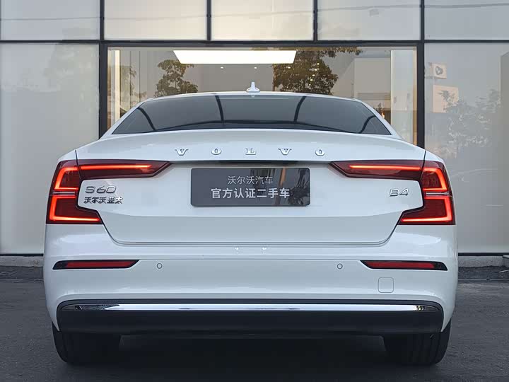 Фото 12 - Volvo S60