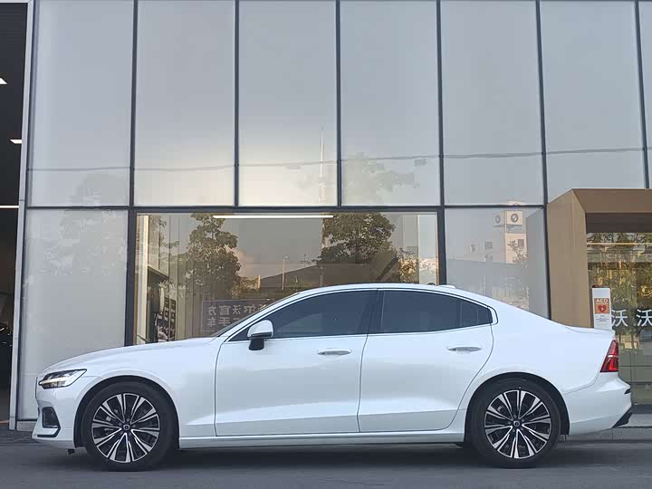 Фото 13 - Volvo S60