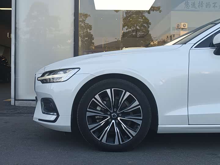 Фото 4 - Volvo S60