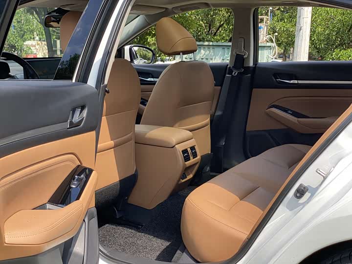 Фото 9 - Nissan Teana