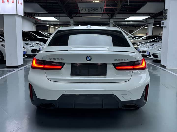 Фото 18 - BMW 3 Series