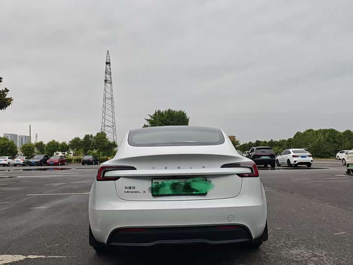 Фото 6 - Tesla Model 3