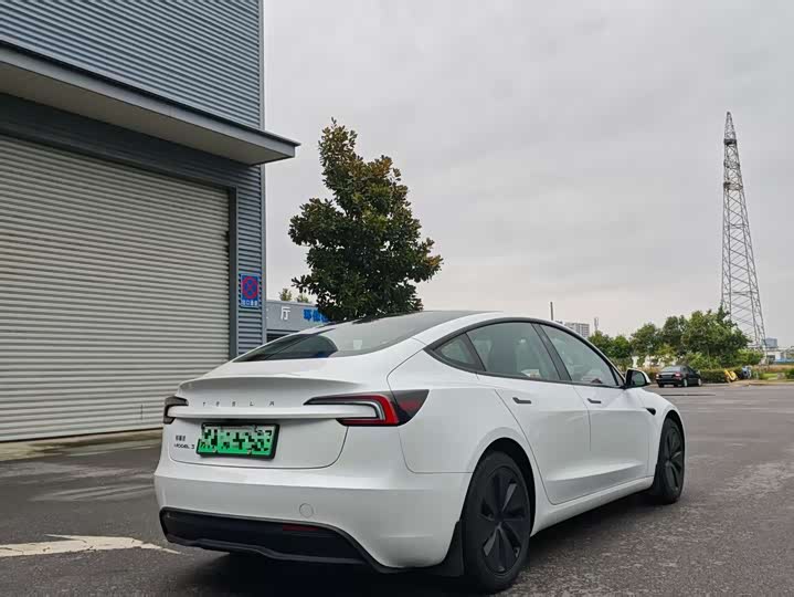 Фото 7 - Tesla Model 3