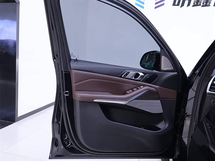 Фото 19 - BMW X5