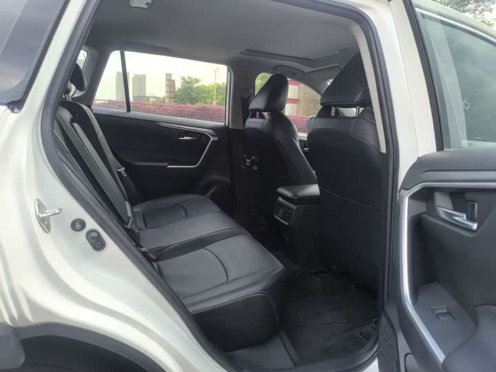 Фото 14 - Toyota Wildlander