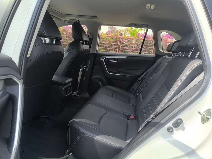 Фото 17 - Toyota Wildlander