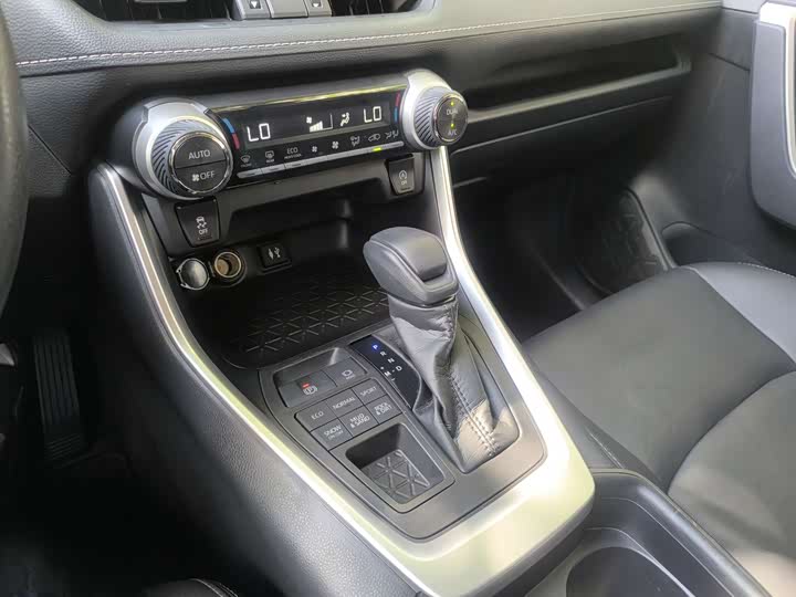 Фото 23 - Toyota Wildlander