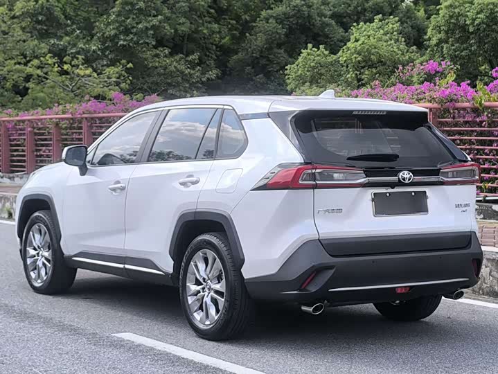 Фото 6 - Toyota Wildlander