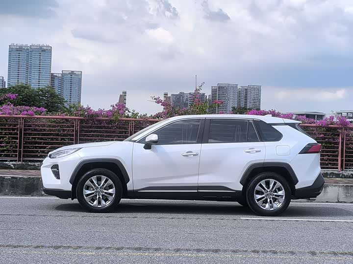 Фото 8 - Toyota Wildlander