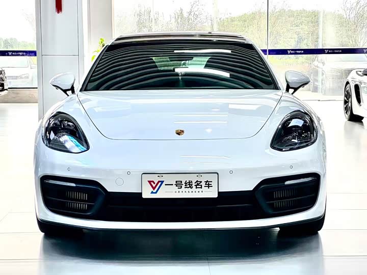 Фото 1 - Porsche Panamera