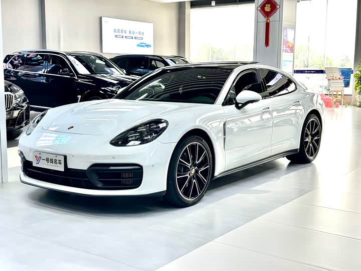 Фото 2 - Porsche Panamera