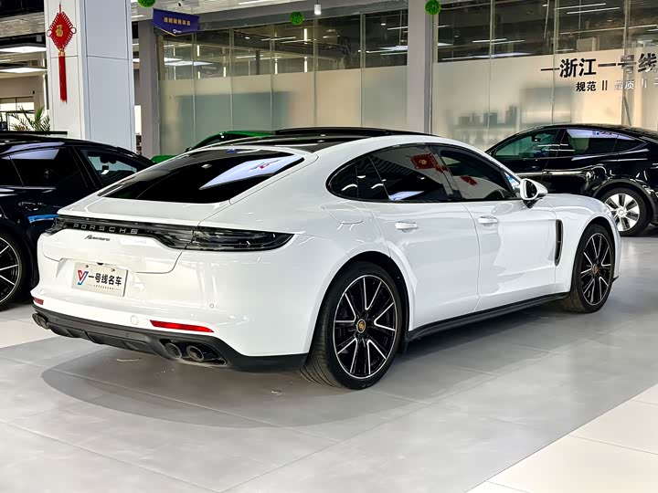 Фото 3 - Porsche Panamera