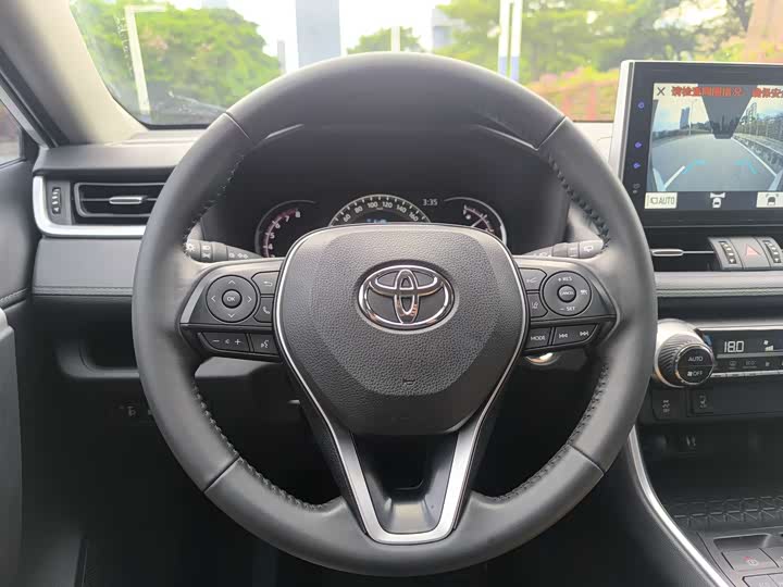 Фото 11 - Toyota RAV4