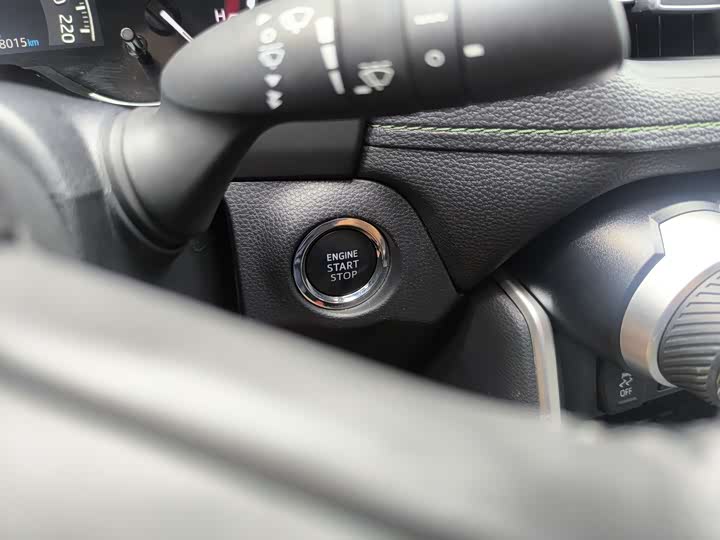 Фото 12 - Toyota RAV4