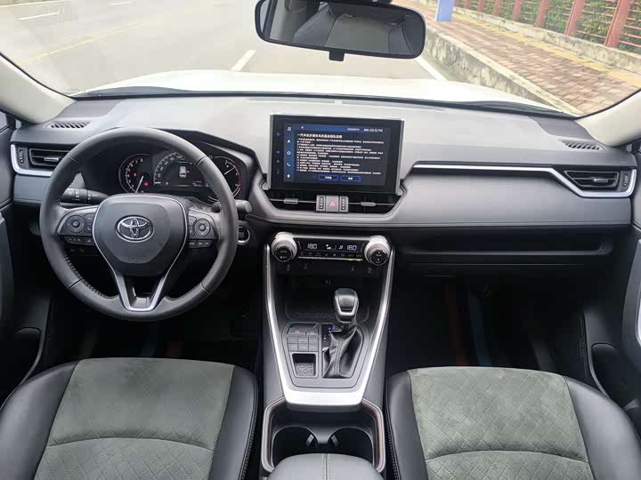 Фото 26 - Toyota RAV4