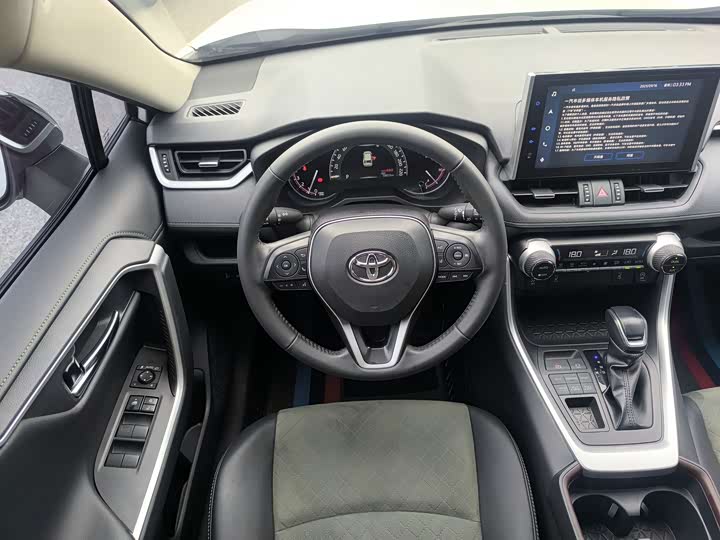 Фото 27 - Toyota RAV4