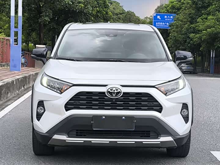 Фото 29 - Toyota RAV4