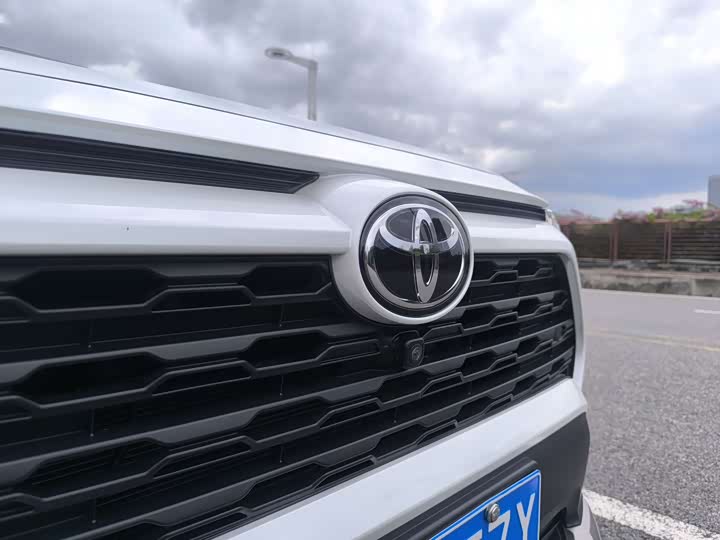 Фото 3 - Toyota RAV4