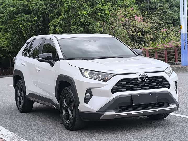 Фото 30 - Toyota RAV4