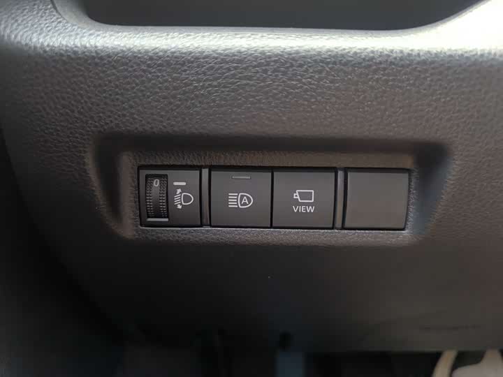 Фото 6 - Toyota RAV4