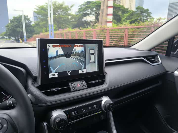 Фото 7 - Toyota RAV4