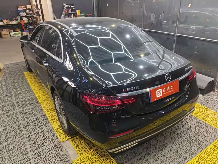 Фото 4 - Mercedes-Benz E-Class